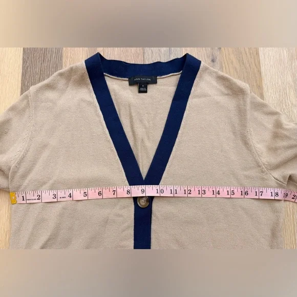 Ann Taylor Women’s Tan and Blue Cardigan Size Medium in Excellent Condition - Picture 3 of 6